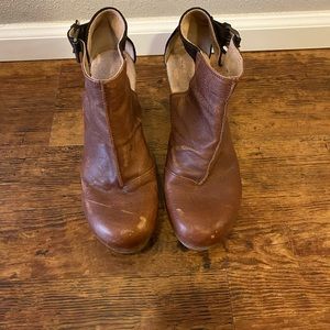 🤍Going to the post office soon sale! FP Clogs